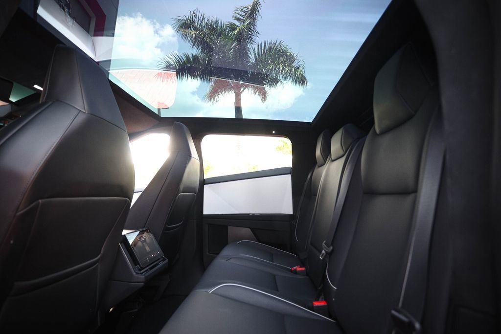 Used 2024 Tesla Cybertruck AWD Crew Cab image 37