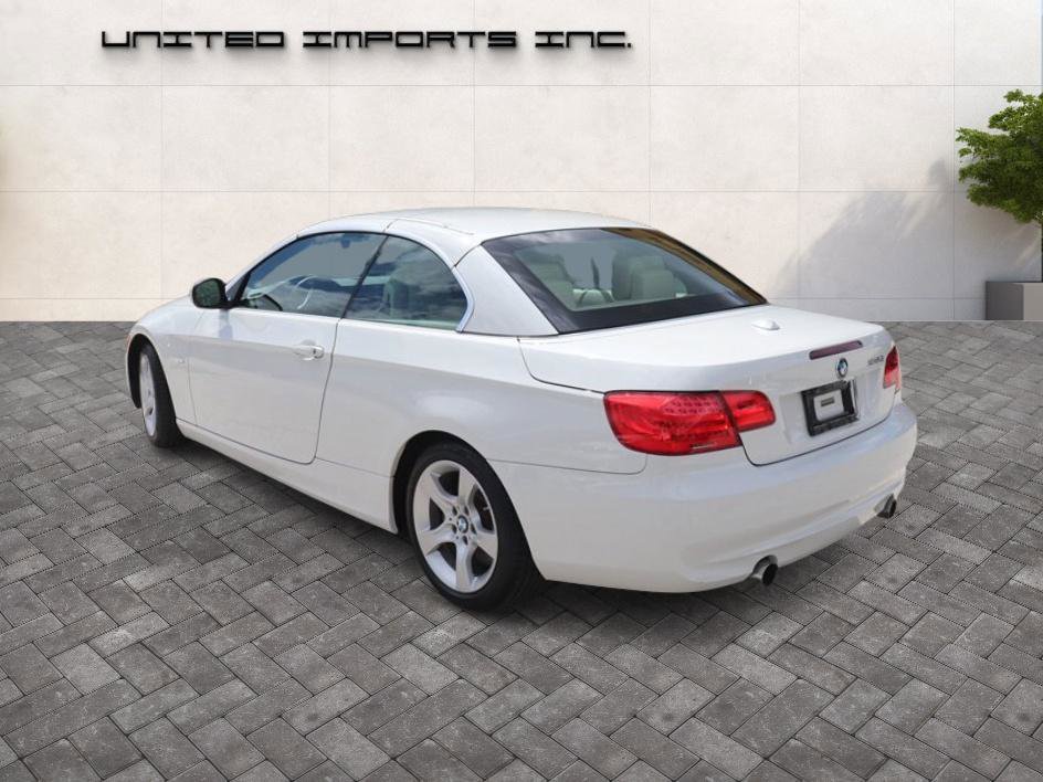 Used 2011 BMW 335i Convertible RWD image 3