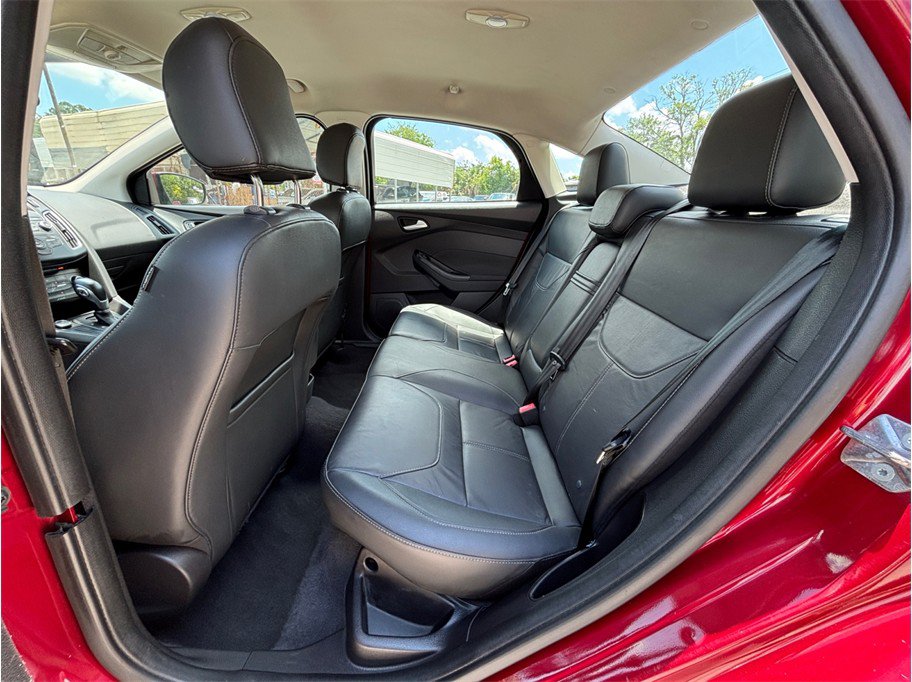 Used 2015 Ford Focus SE w/ Equipment Group 201A FWD image 29