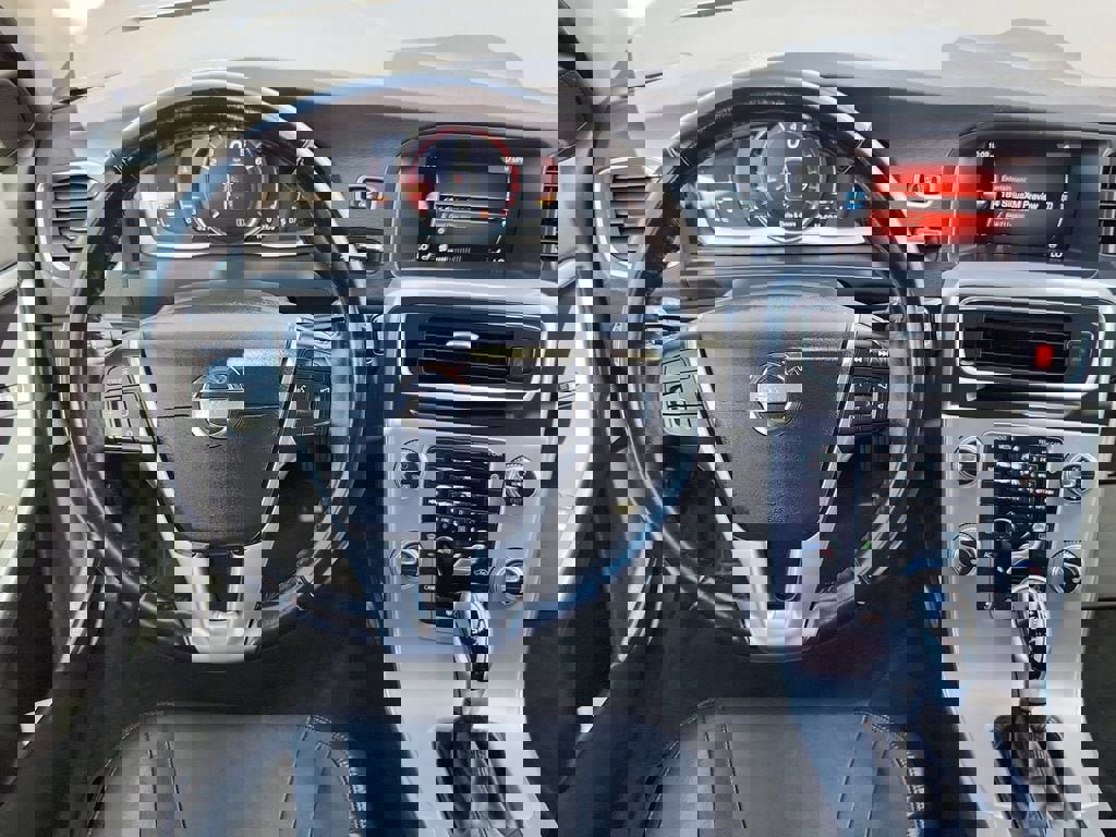 Used 2018 Volvo V60 T5 Cross Country AWD/4WD image 10