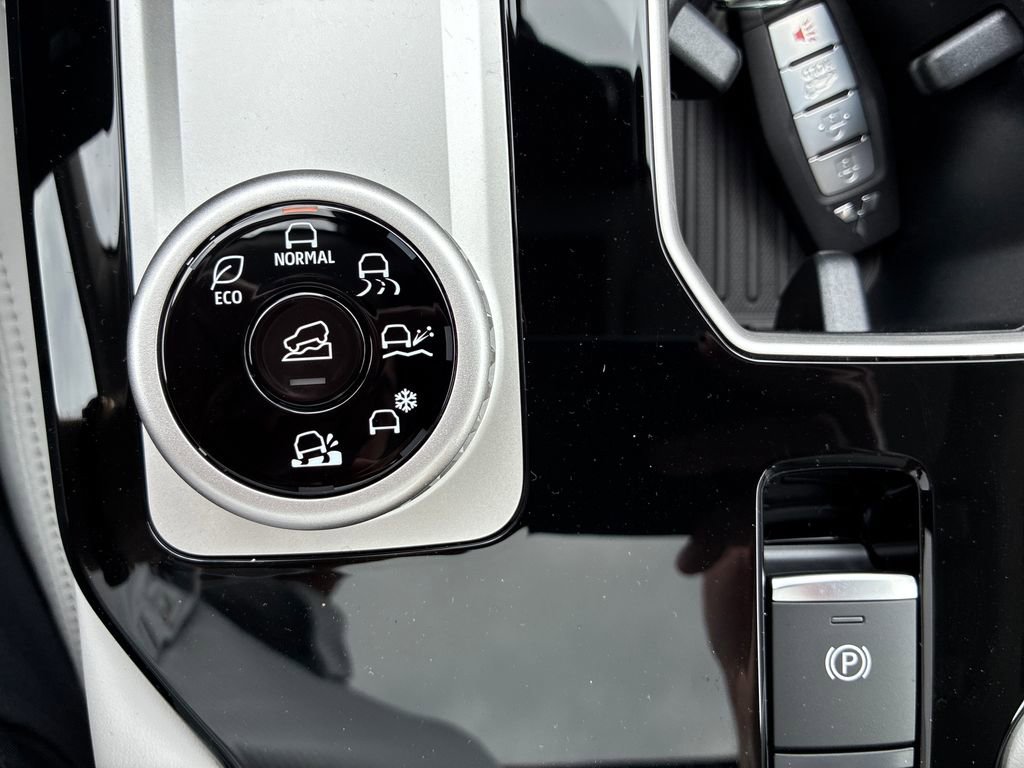 New 2026 Mitsubishi Outlander SE image 33