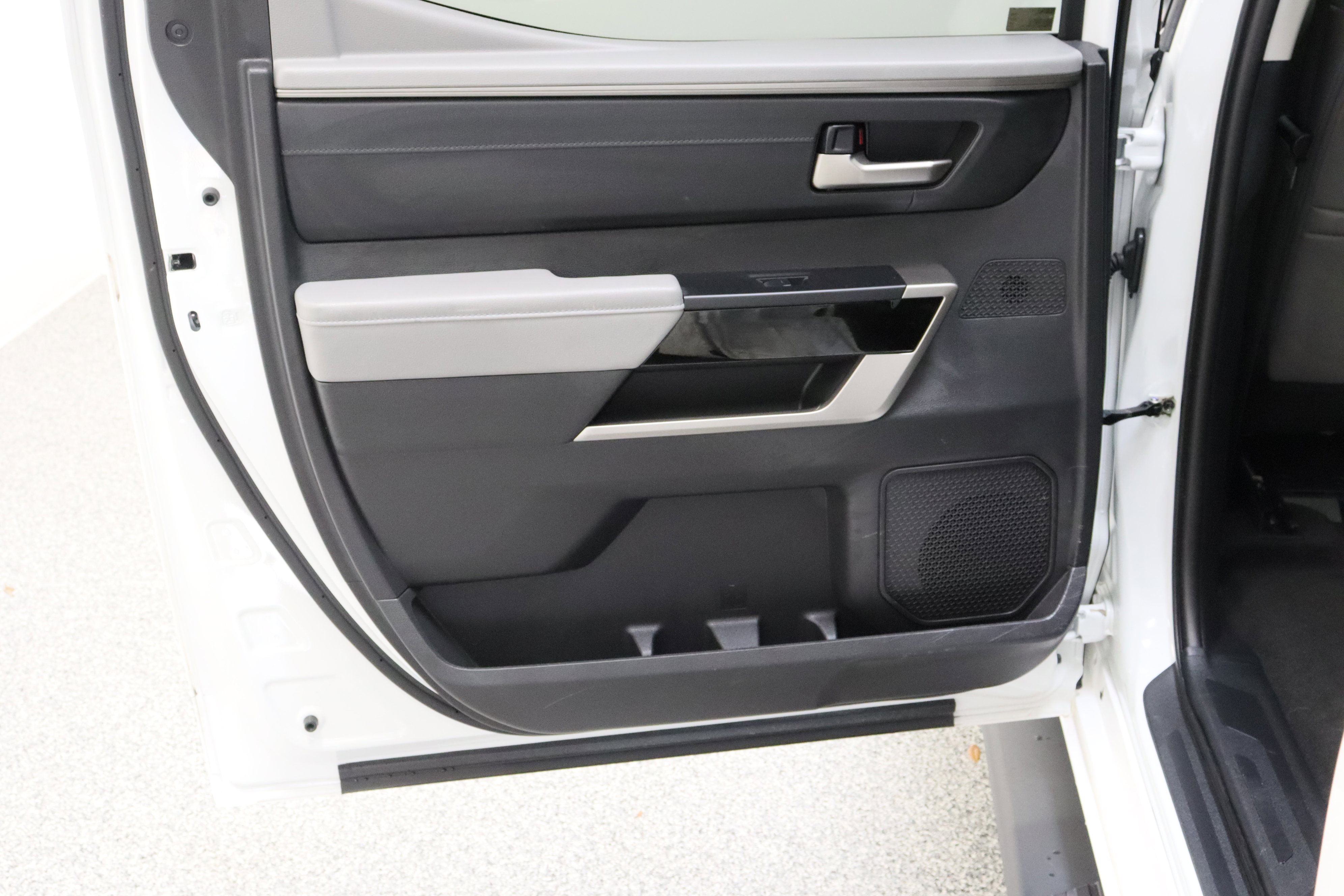 Used 2024 Toyota Tundra Limited image 30