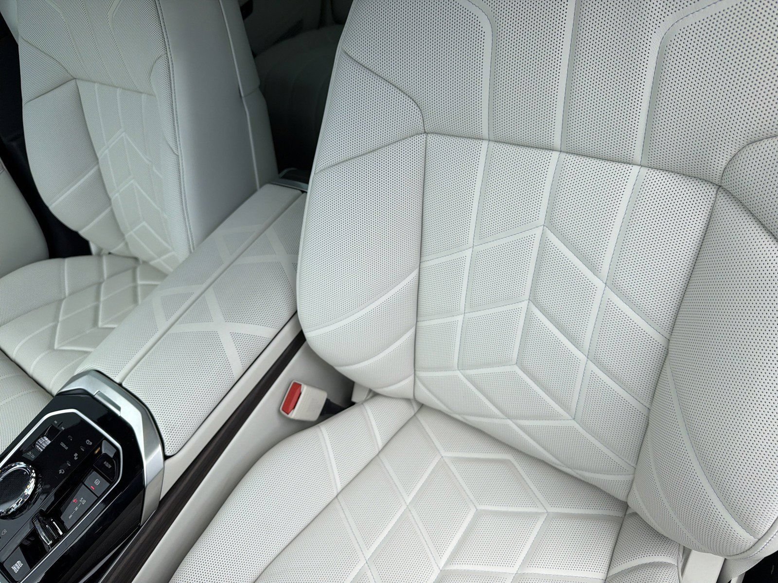 New 2026 BMW 760i xDrive AWD/4WD image 25
