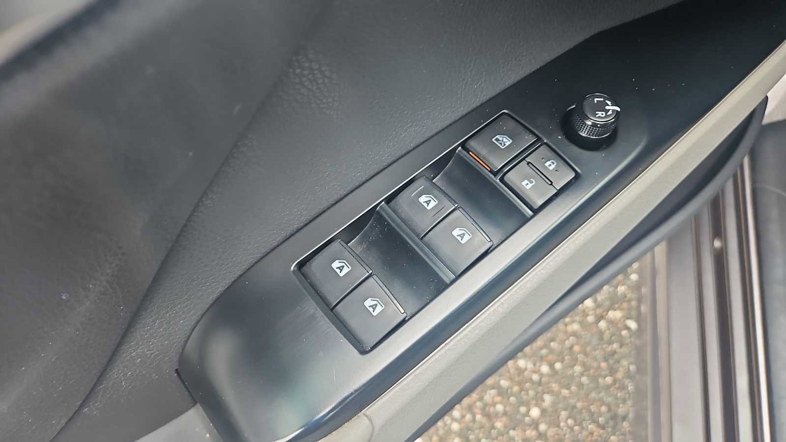 Used 2020 Toyota Camry SE FWD image 15