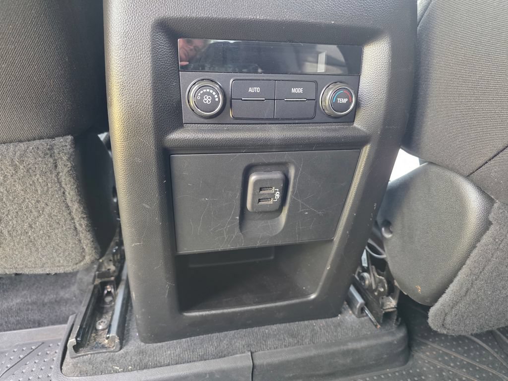 Used 2021 Chevrolet Traverse LT FWD image 17