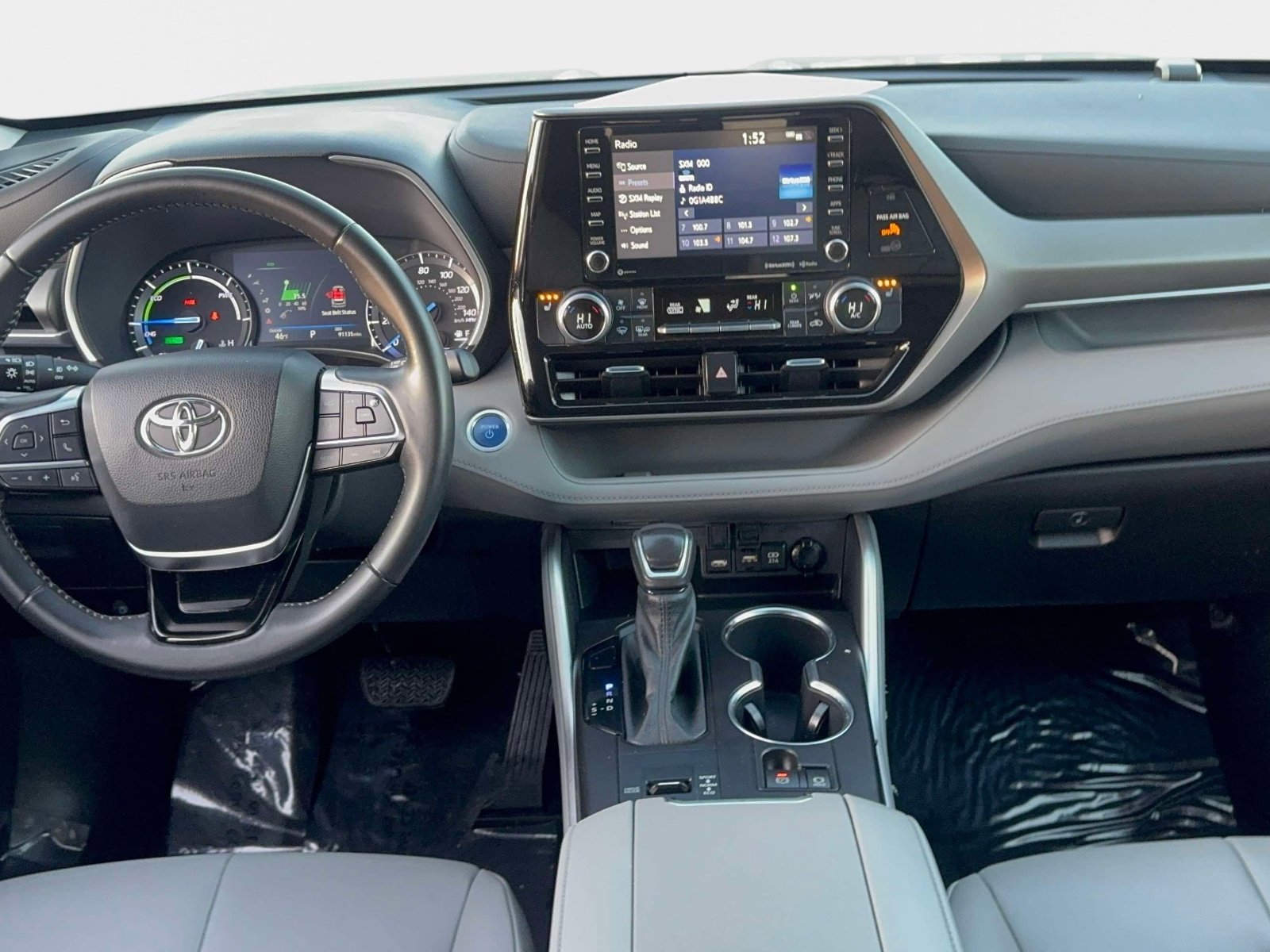 Used 2021 Toyota Highlander XLE image 11