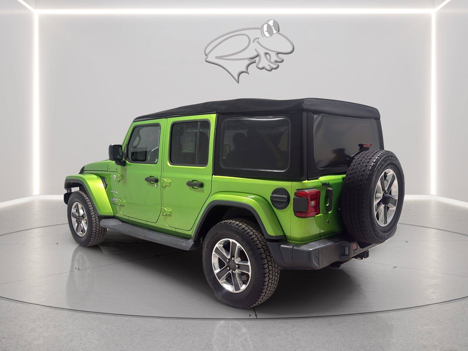 Used 2018 Jeep Wrangler Unlimited Sahara AWD/4WD image 3
