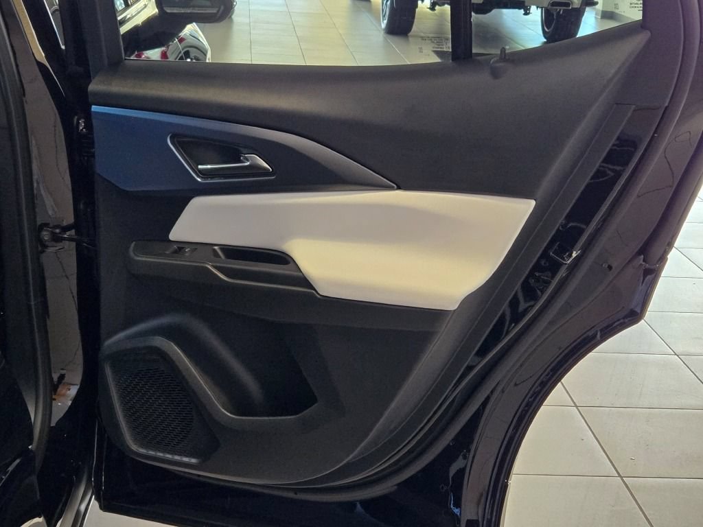 New 2026 Chevrolet Equinox EV LT w/ Convenience Package II FWD image 8