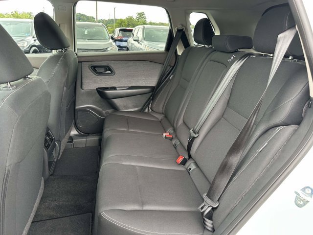 Used 2023 Nissan Rogue S AWD/4WD image 16
