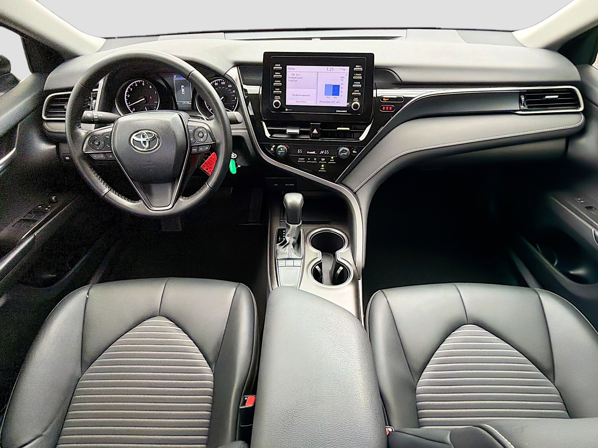Used 2024 Toyota Camry SE FWD image 14