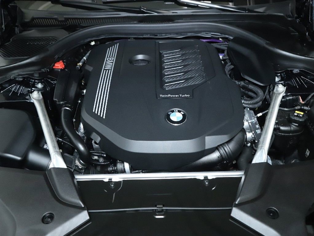 Certified 2022 BMW 540i xDrive w/ M Sport Package image 37