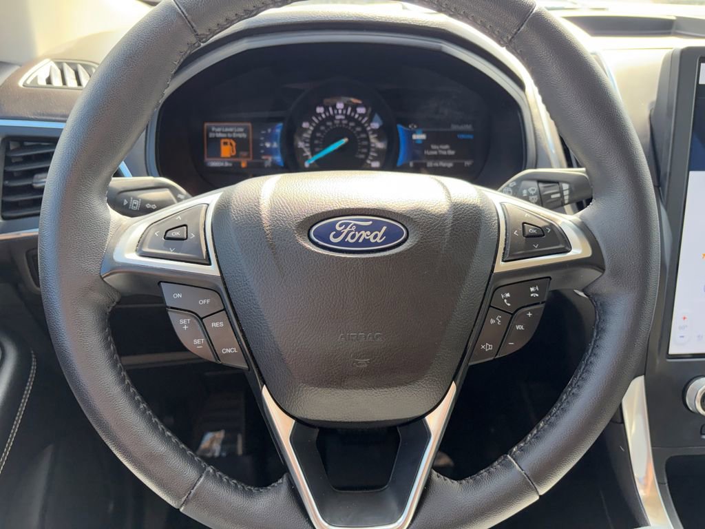 Used 2023 Ford Edge Titanium AWD/4WD image 11