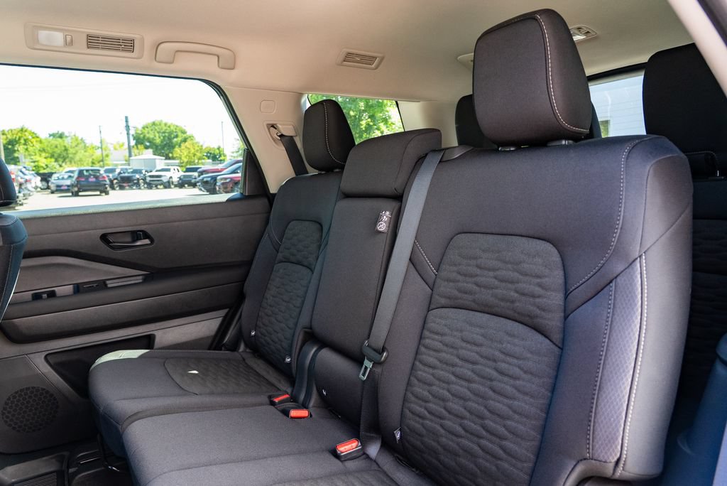 Used 2026 Nissan Pathfinder SV w/ Cargo Package AWD/4WD image 22