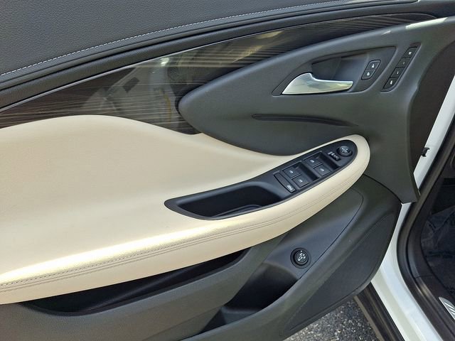 Used 2020 Buick Envision Essence AWD/4WD image 12