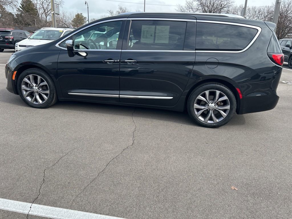 Used 2019 Chrysler Pacifica Limited image 8