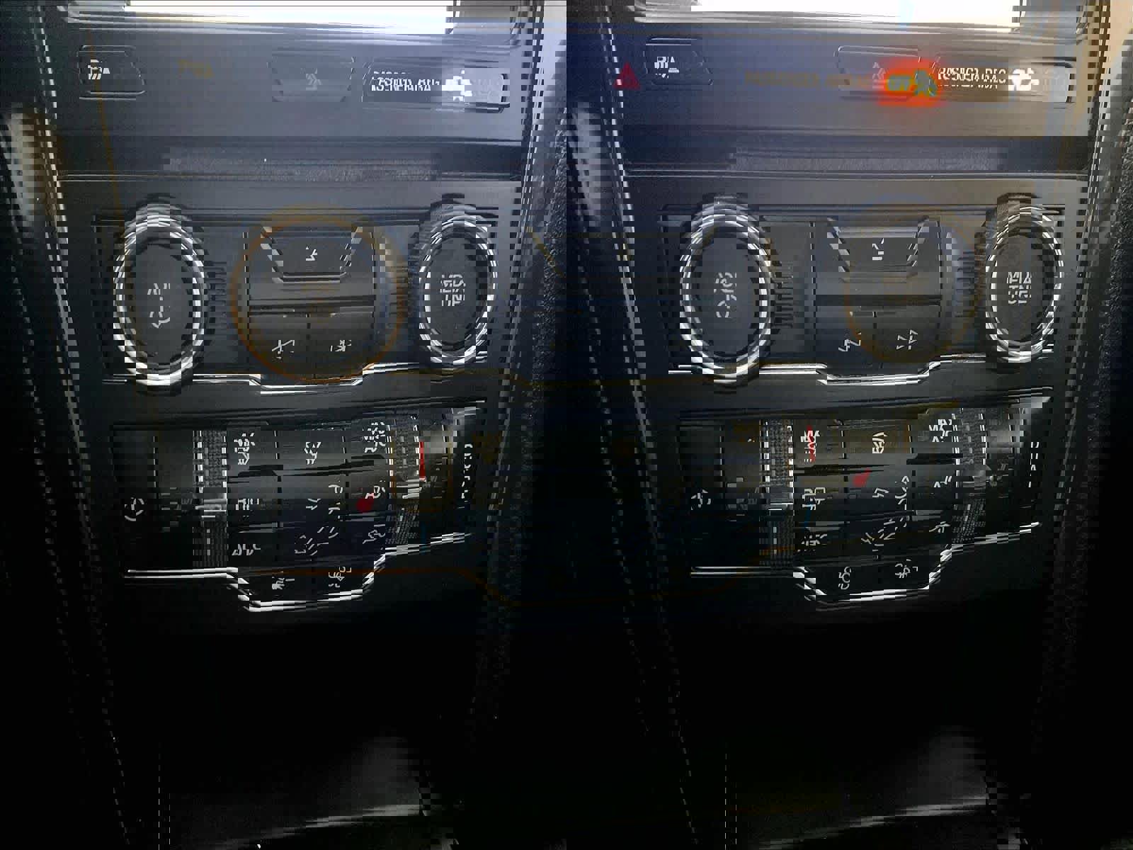 Used 2017 Ford Explorer XLT w/ Equipment Group 202A AWD/4WD image 27