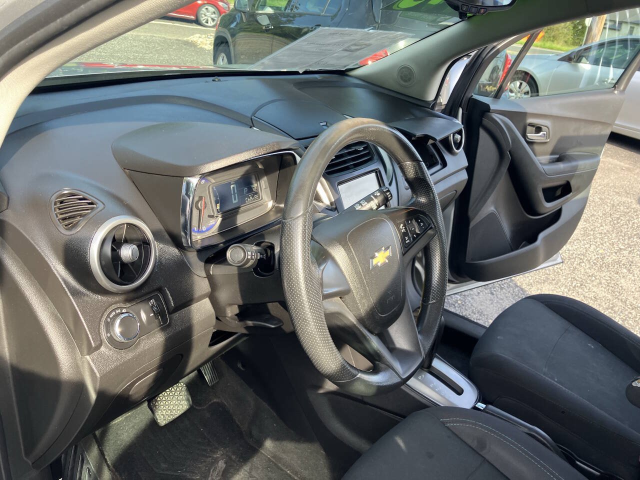 Used 2015 Chevrolet Trax LS w/ LPO, Cargo Package AWD/4WD image 21