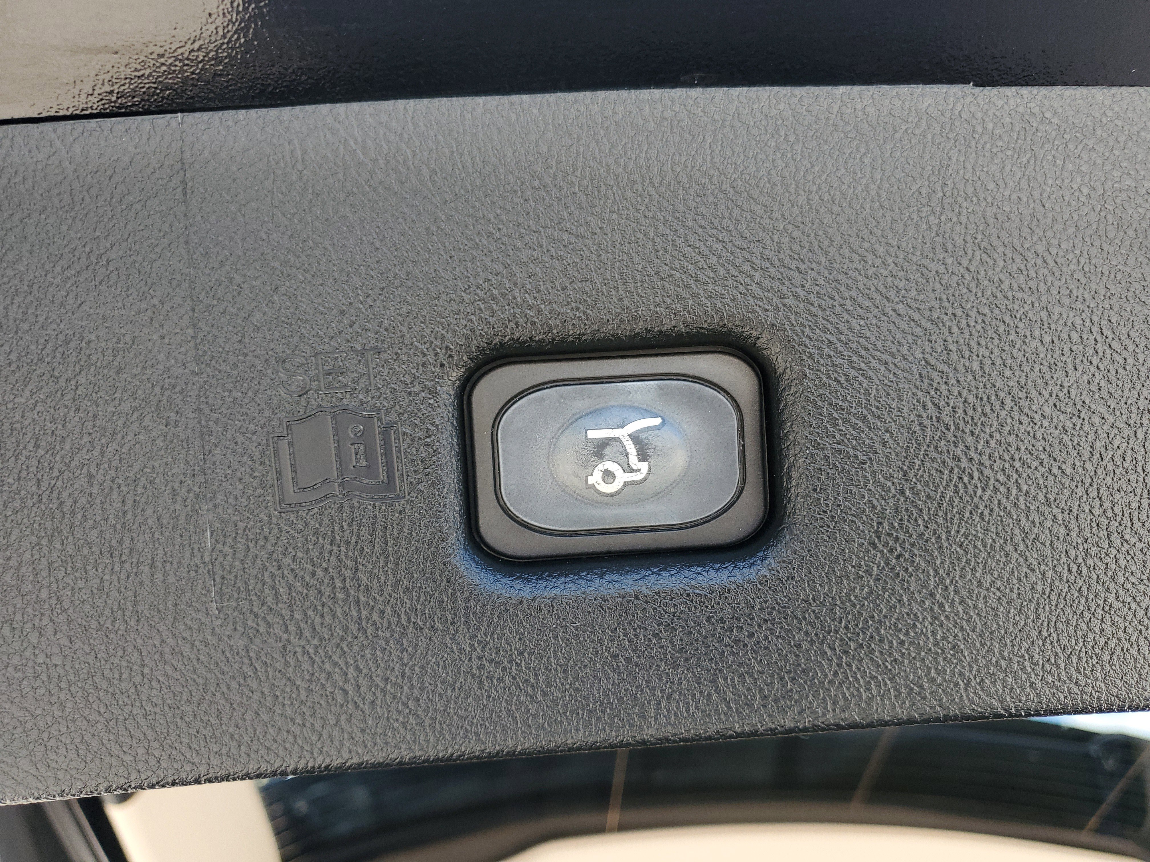 Certified 2022 Lincoln Nautilus FWD image 9