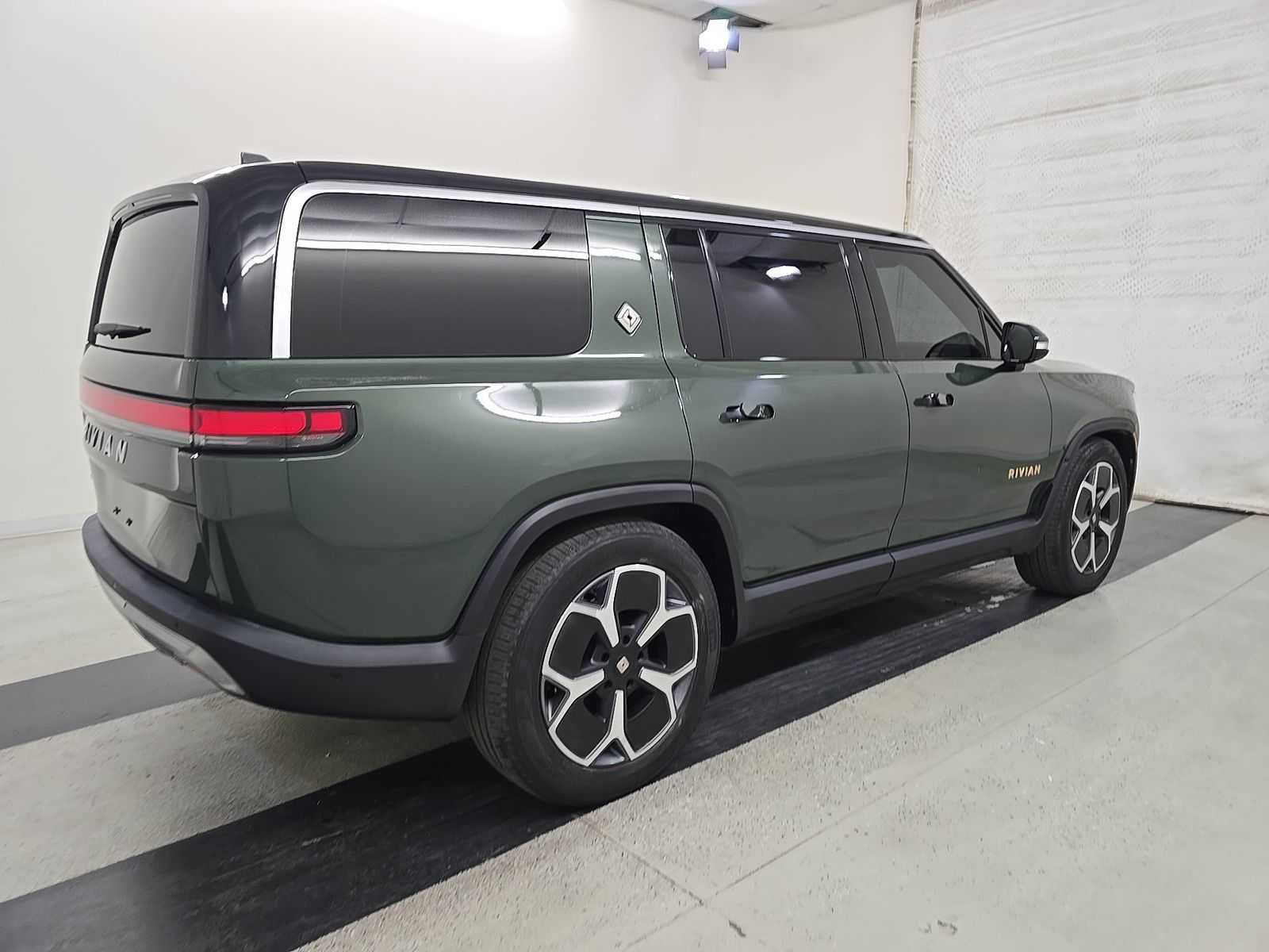 Used 2024 Rivian R1S Adventure Quad AWD/4WD image 5