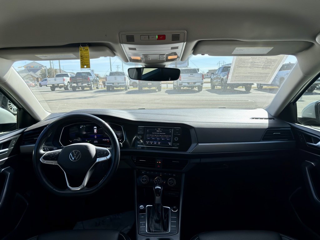 Used 2023 Volkswagen Jetta SE image 14