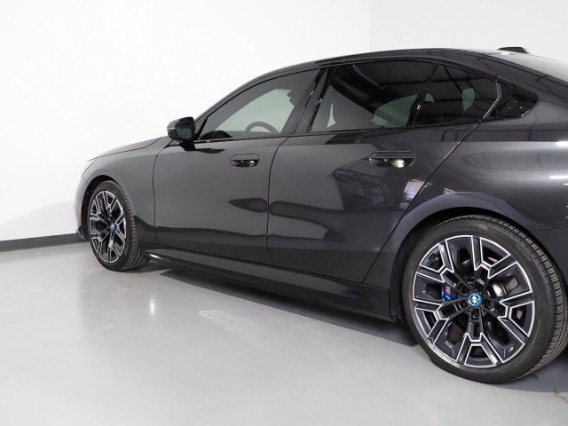 Used 2025 BMW i5 eDrive40i w/ M Sport Package image 61