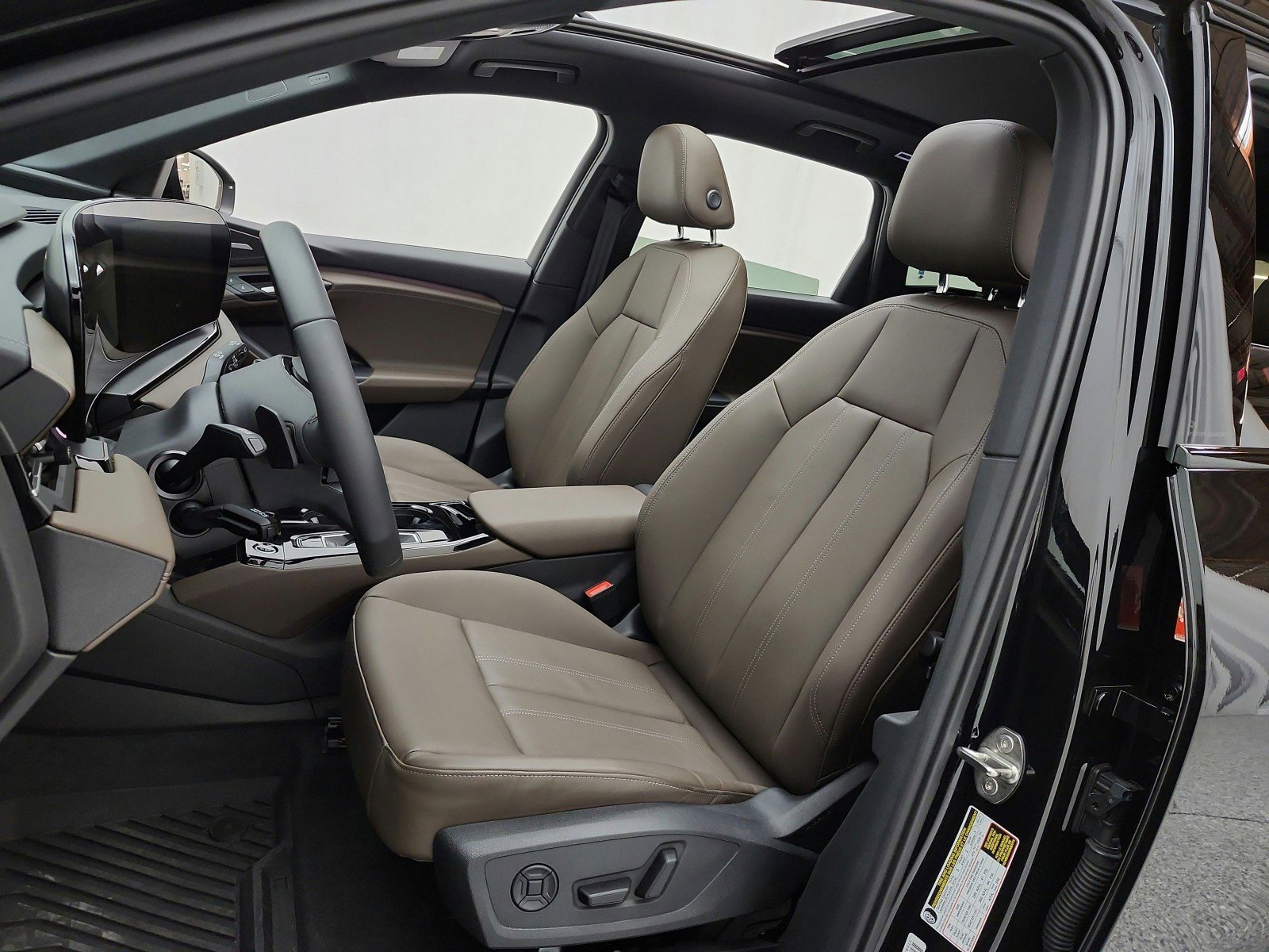 Used 2025 Audi Q6 e-tron Premium Plus AWD/4WD image 10