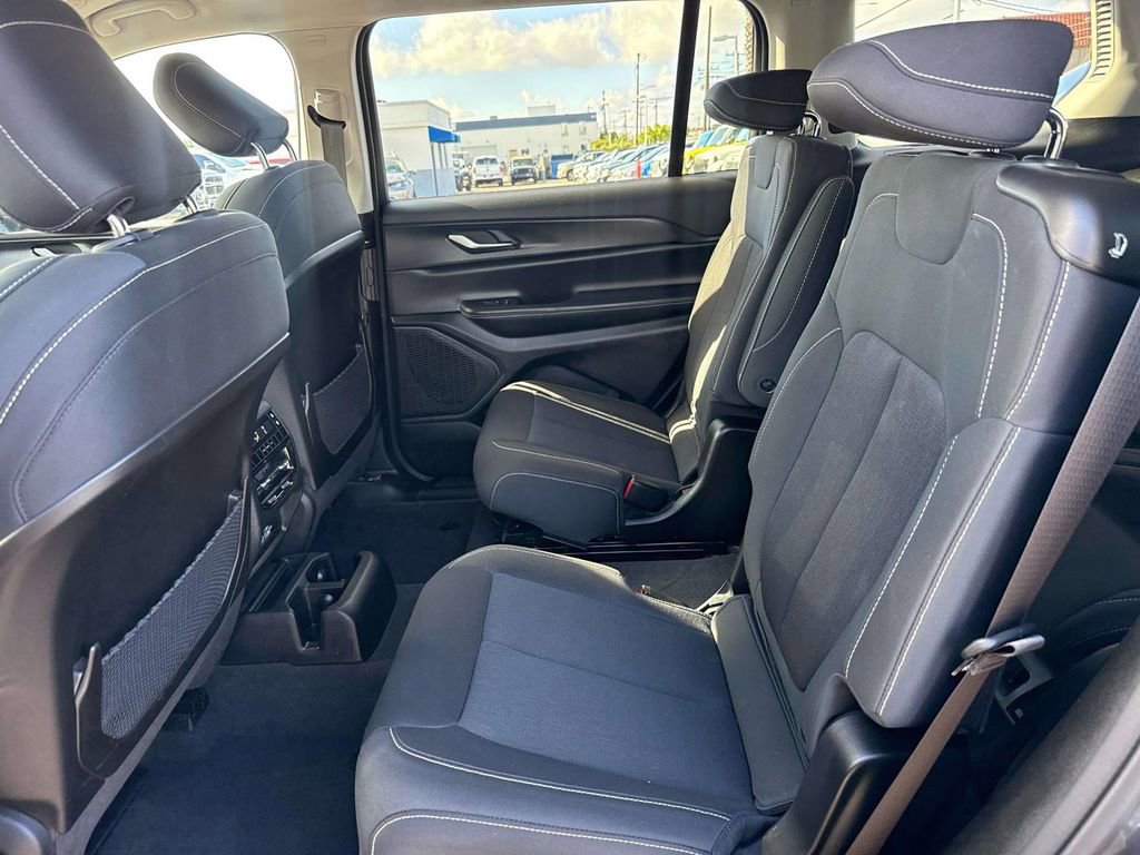 Used 2023 Jeep Grand Cherokee L Laredo AWD/4WD image 8