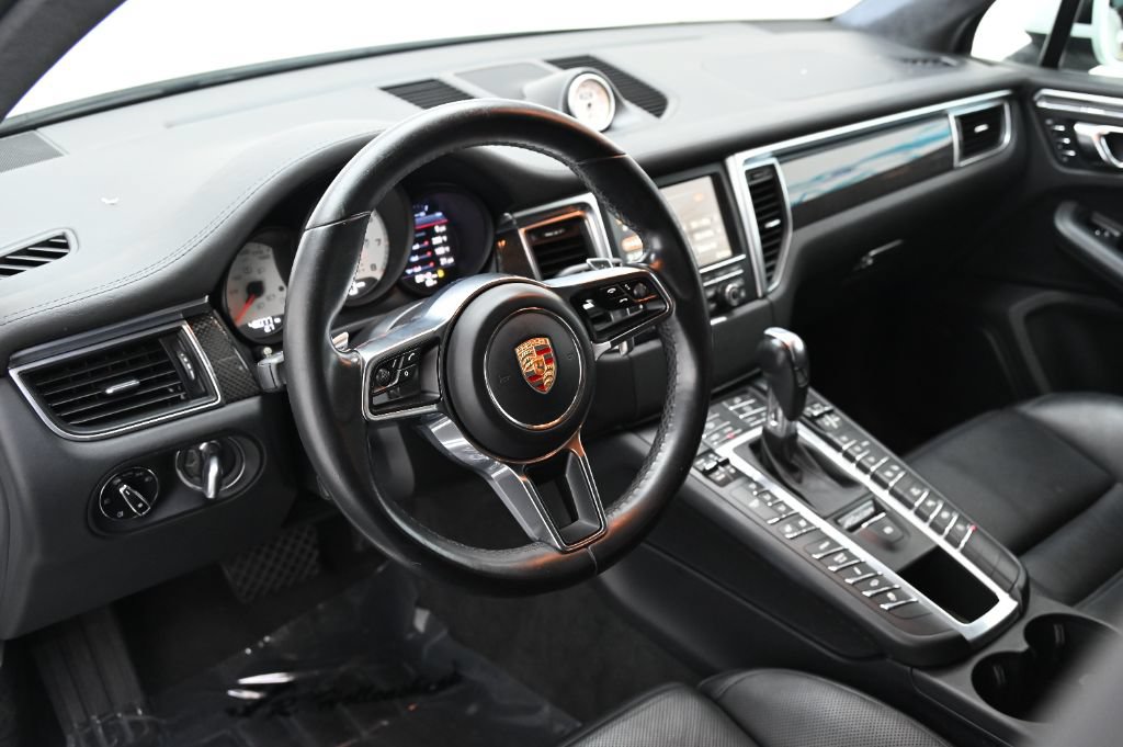 Used 2016 Porsche Macan Turbo w/ Premium Package Plus AWD/4WD image 24