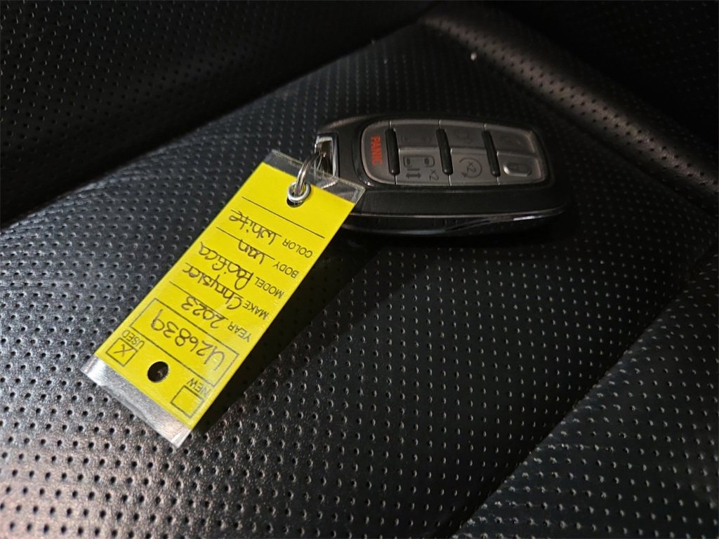 Used 2023 Chrysler Pacifica Limited image 32