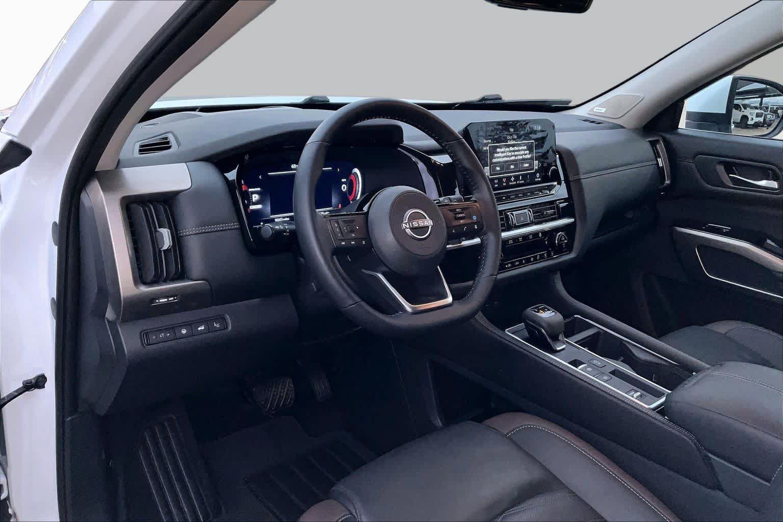 Used 2025 Nissan Pathfinder Platinum w/ Cargo Package FWD image 18