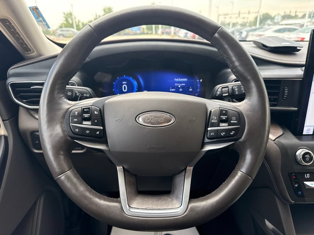 Used 2020 Ford Explorer Platinum w/ Premium Technology Package AWD/4WD image 11