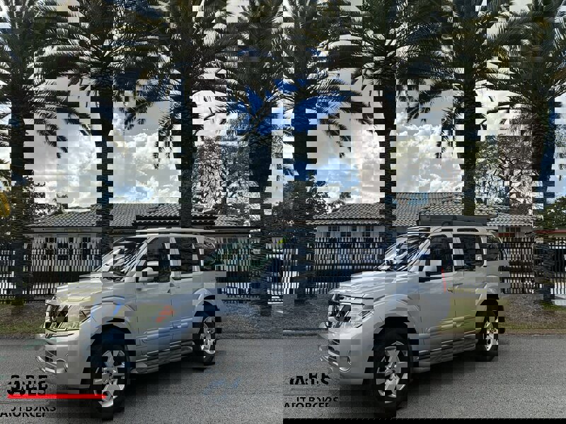 Used 2012 Nissan Pathfinder SV image 7