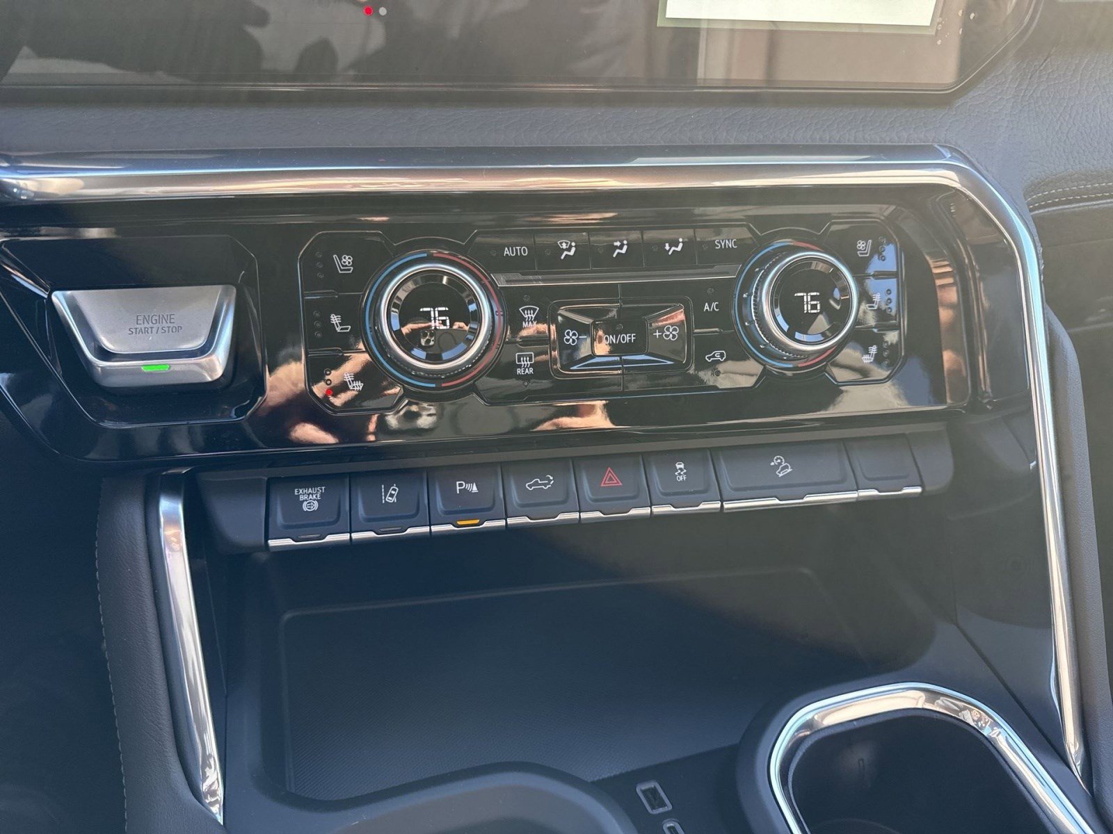 New 2026 GMC Sierra 3500 Denali w/ Denali Reserve Package image 16