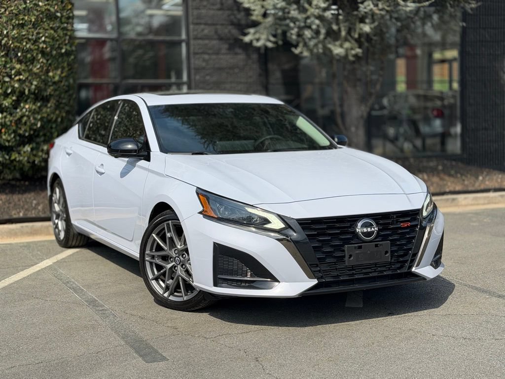 Used 2023 Nissan Altima 2.0 SR FWD image 7