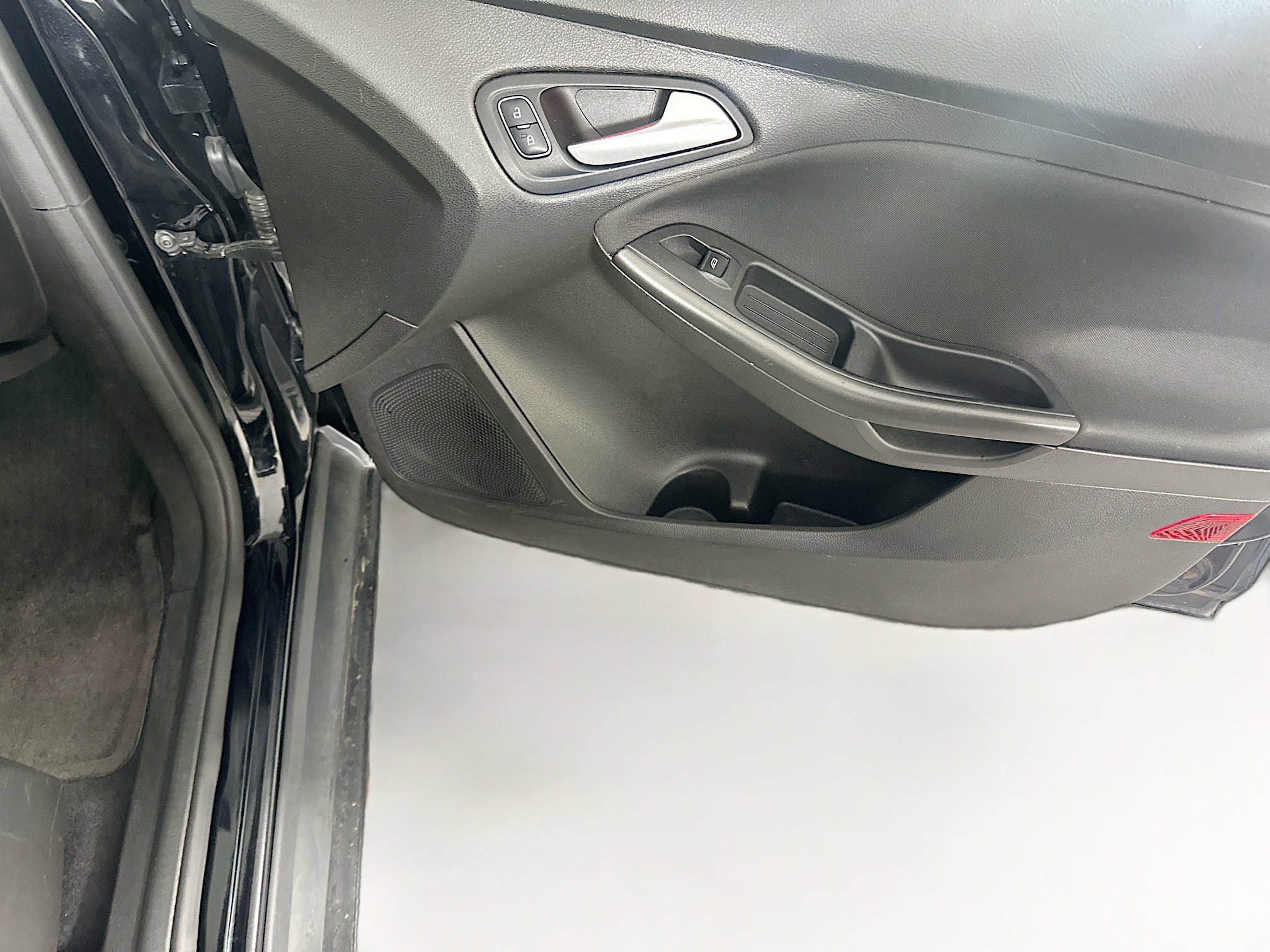 Used 2017 Ford Focus SEL image 30