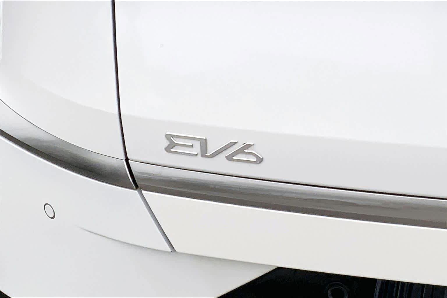 Used 2022 Kia EV6 Wind RWD image 9