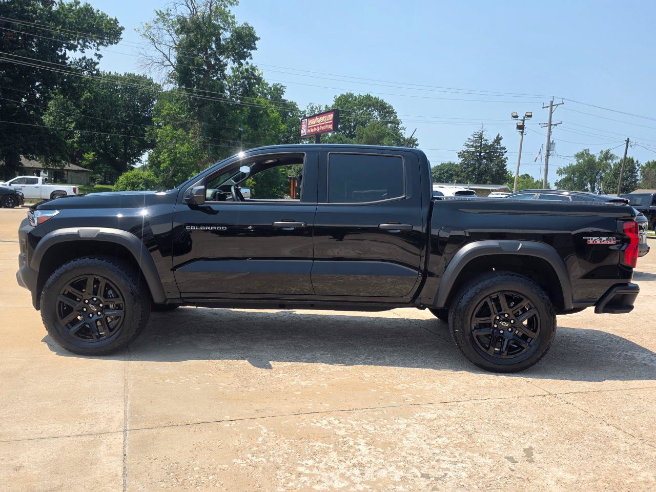 Used 2025 Chevrolet Colorado Trail Boss AWD/4WD image 6