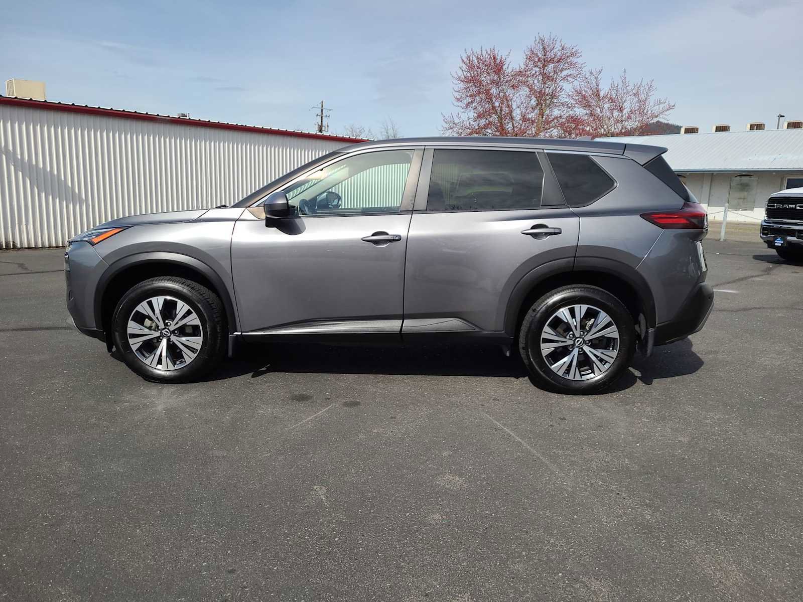 Used 2023 Nissan Rogue SV image 11