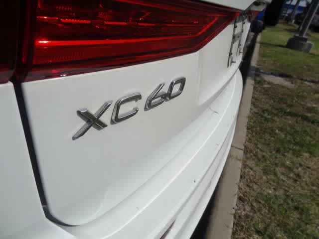 Used 2022 Volvo XC60 B5 R-Design AWD/4WD image 7