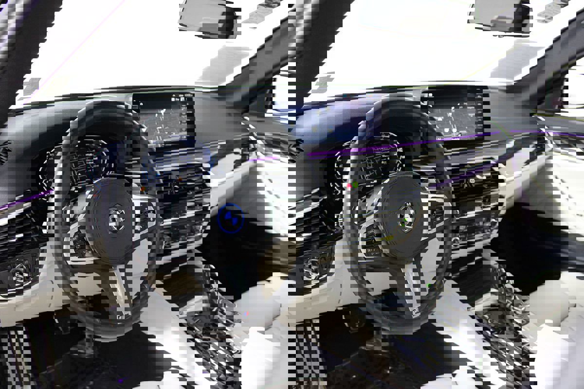 Used 2023 BMW 530e 530e w/ M Sport Package image 7