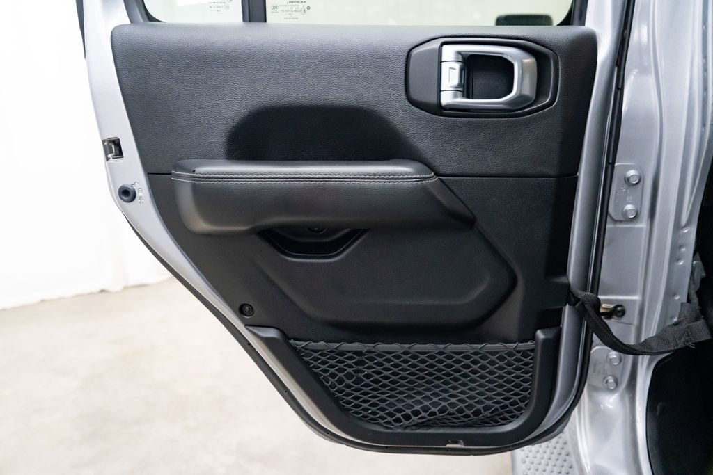 Used 2020 Jeep Wrangler Unlimited Sahara image 23