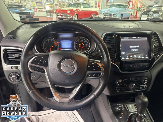 Used 2019 Jeep Cherokee Limited w/ Technology Group AWD/4WD image 2