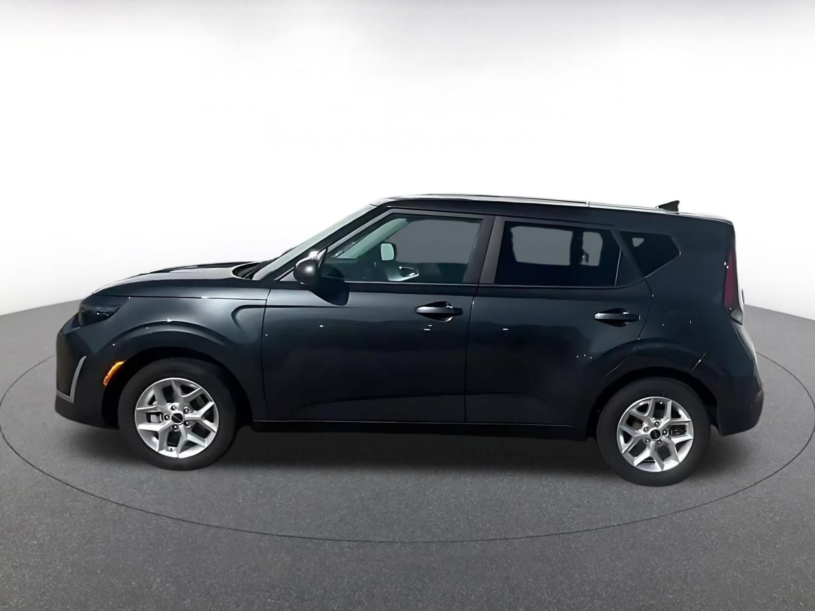 Used 2025 Kia Soul LX w/ LX Technology Package FWD image 6
