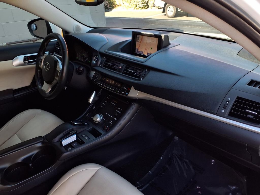 Used 2013 Lexus CT 200h w/ Premium Pkg w/Navigation image 22