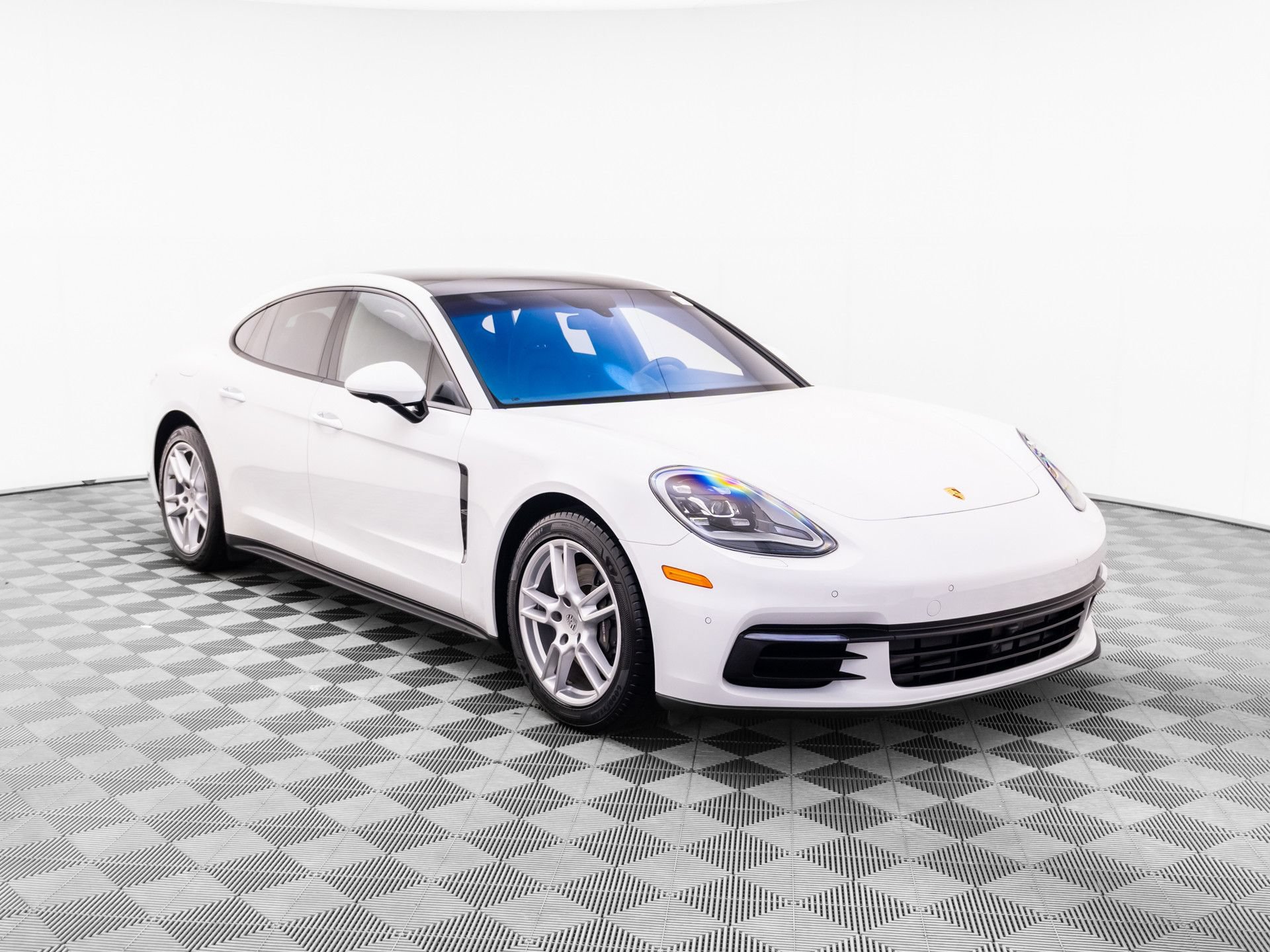 Used 2018 Porsche Panamera 4 AWD/4WD image 6