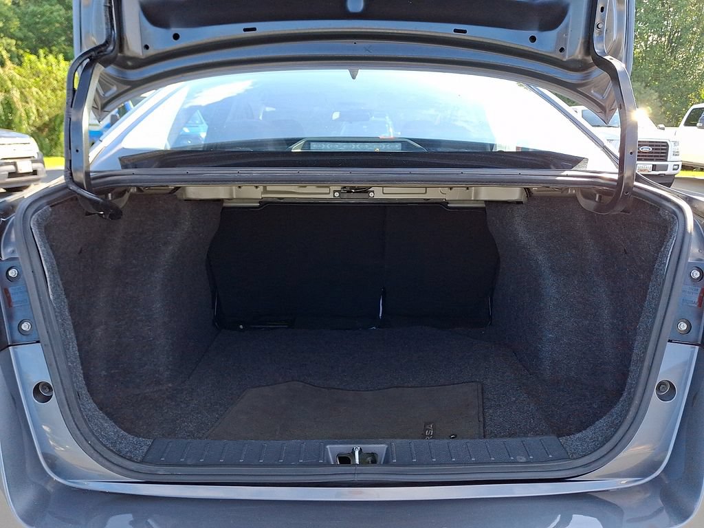 Used 2024 Nissan Versa SR FWD image 27