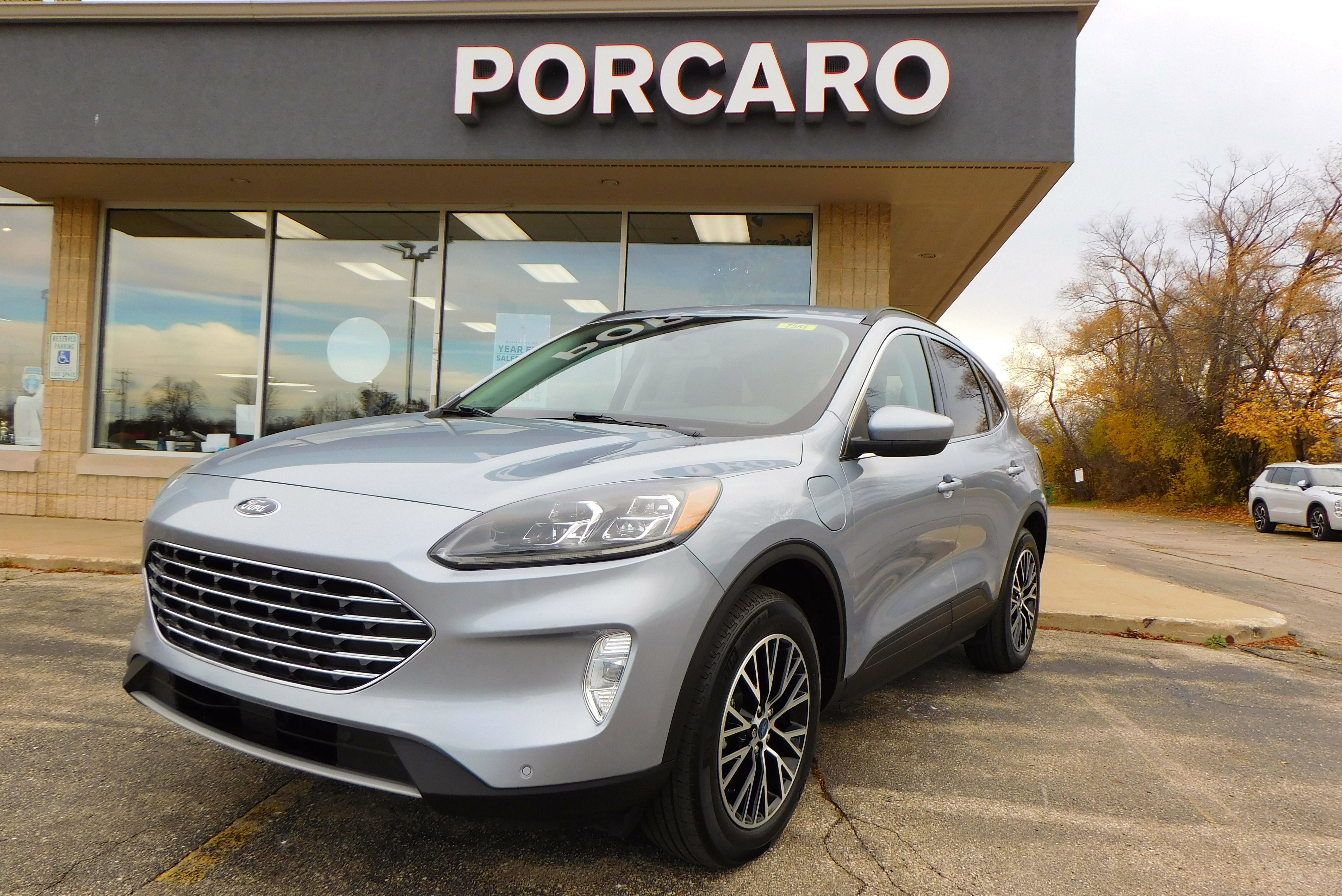 Used 2022 Ford Escape Titanium image 1