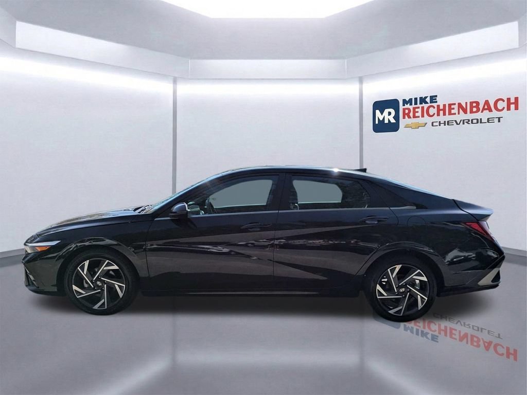 Used 2025 Hyundai Elantra SEL FWD image 7