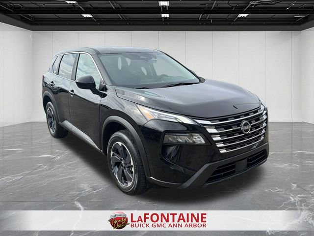 Used 2025 Nissan Rogue SV image 2