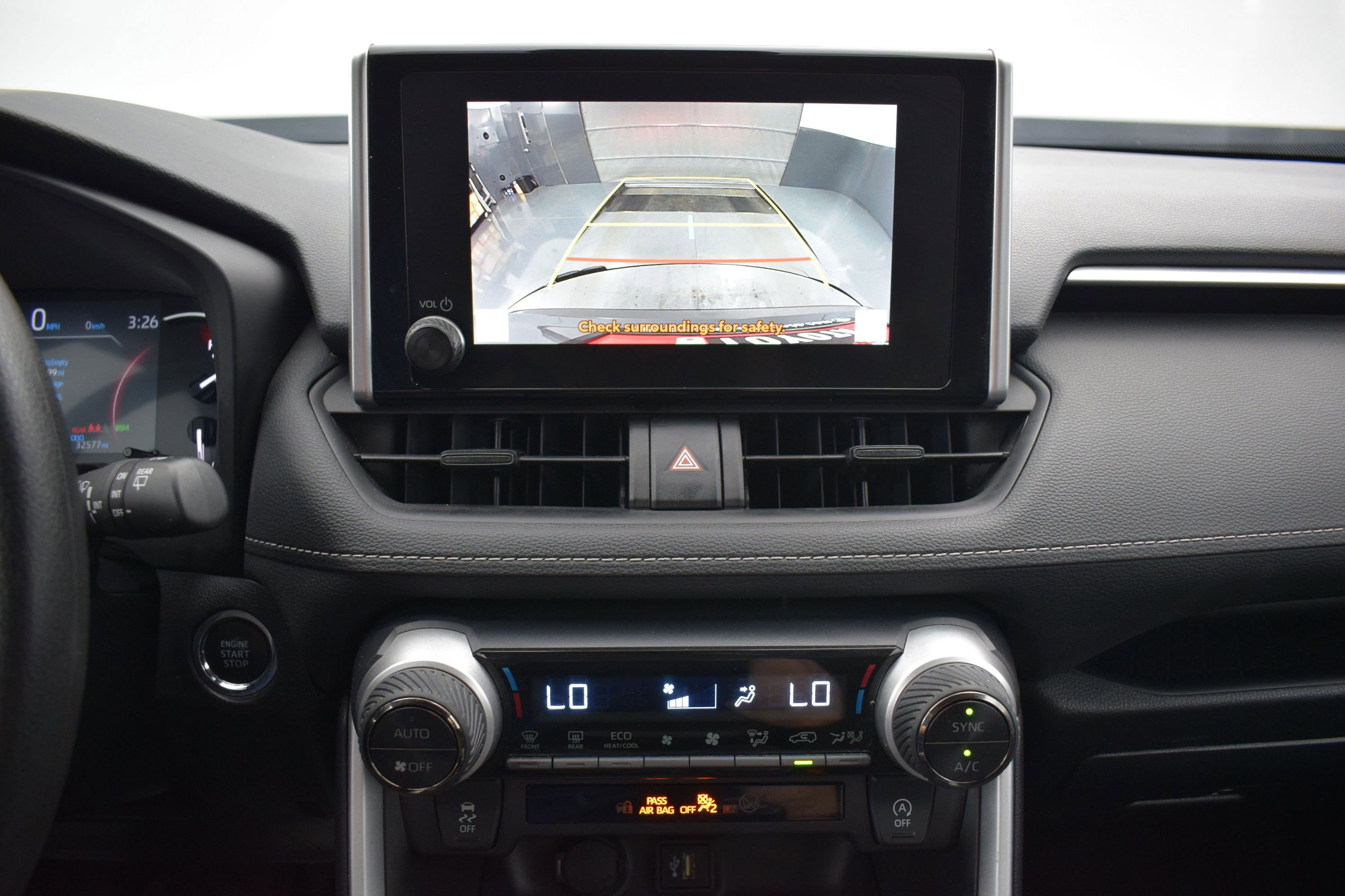Used 2025 Toyota RAV4 XLE FWD image 15